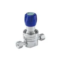 Регулятор AMFLO UHP AU23 Материал: Код SH (Body-SUS316L VAR; Poppet, Nozzle,Diaphragm, Gland-Hastelloy®C-22,Seat: PCTFE) ; Поверхность 0.25 um; 3х портовый, вх. давл. 206 бар, CV-0.9